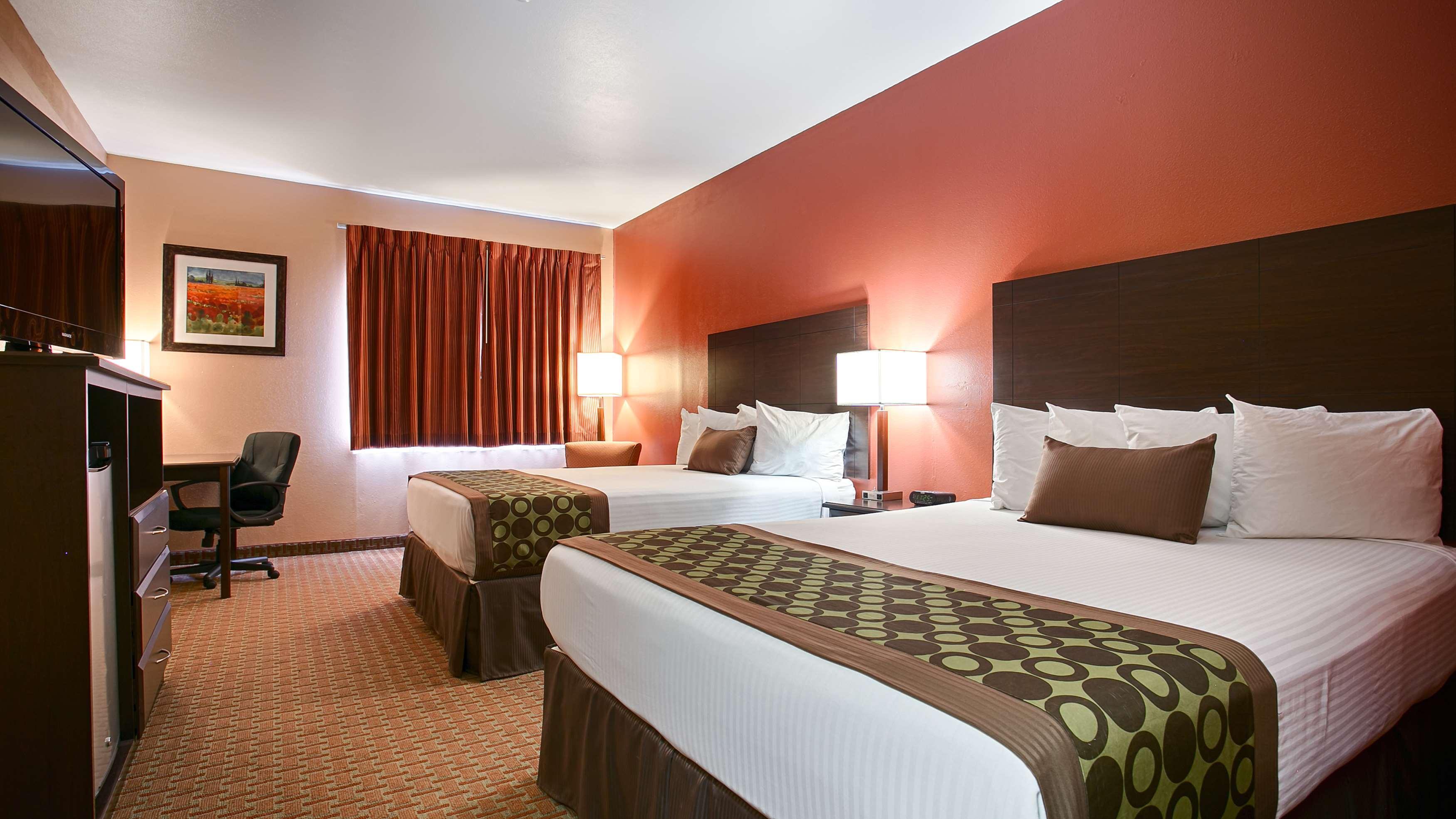 Surestay Plus Hotel By Best Western Топика Экстерьер фото