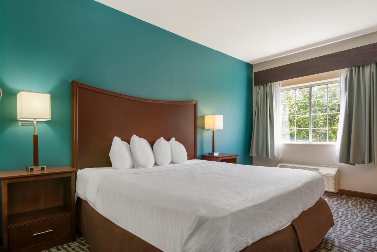Surestay Plus Hotel By Best Western Топика Экстерьер фото