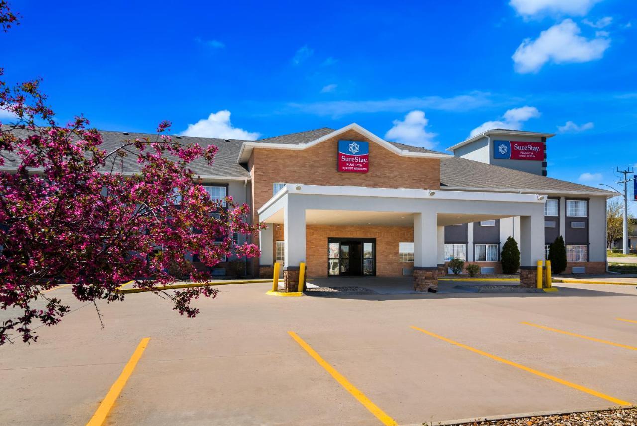 Surestay Plus Hotel By Best Western Топика Экстерьер фото