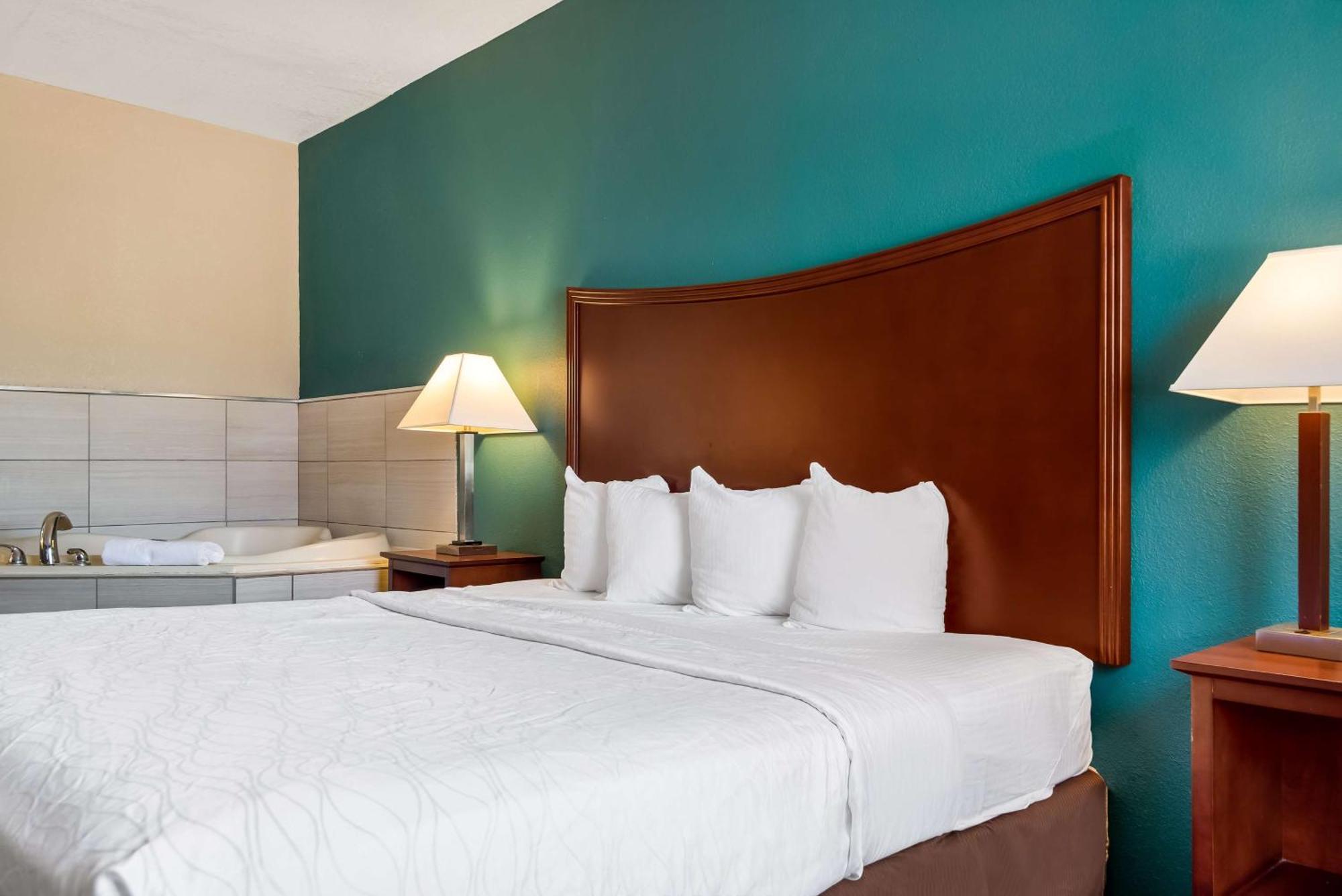 Surestay Plus Hotel By Best Western Топика Экстерьер фото