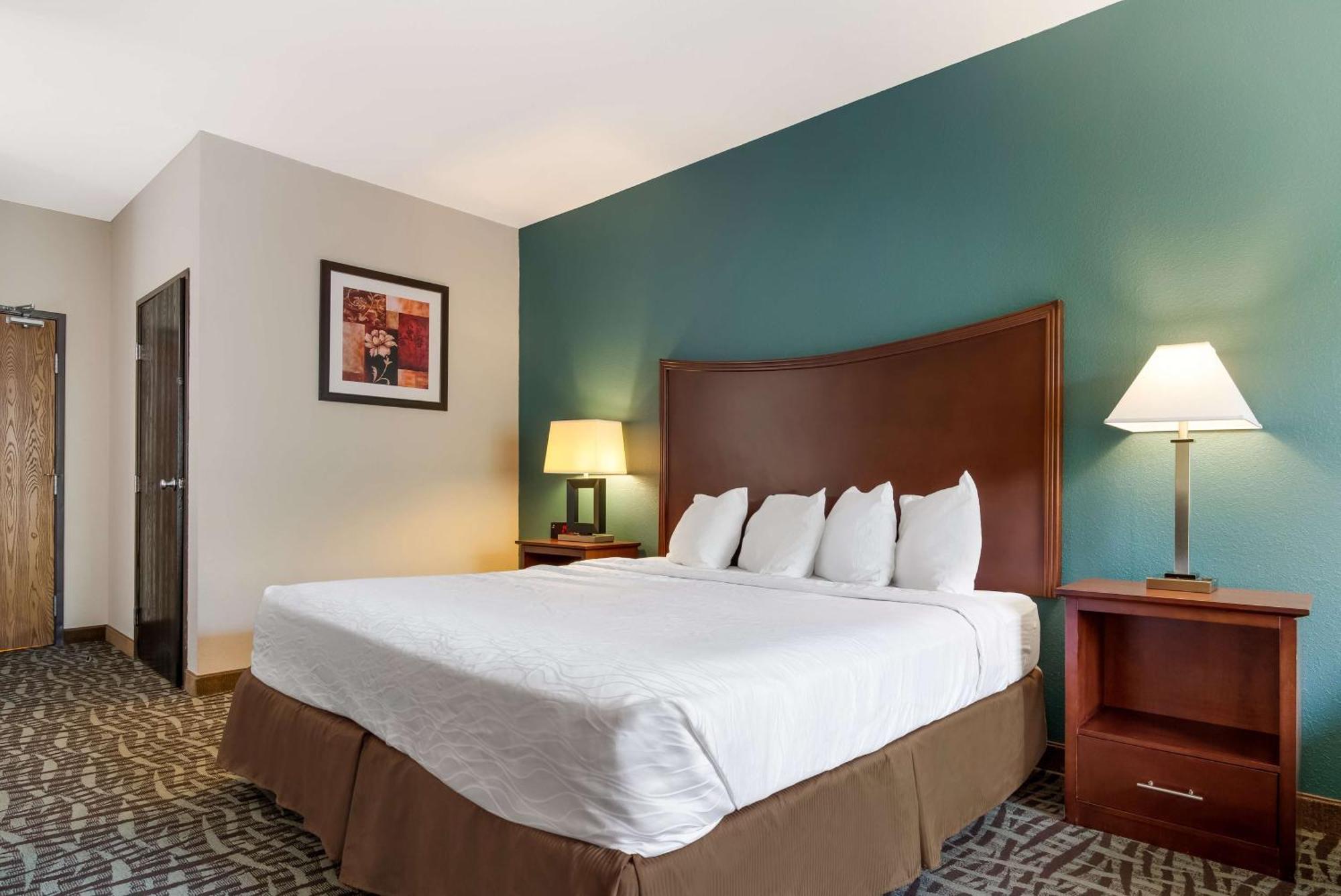 Surestay Plus Hotel By Best Western Топика Экстерьер фото