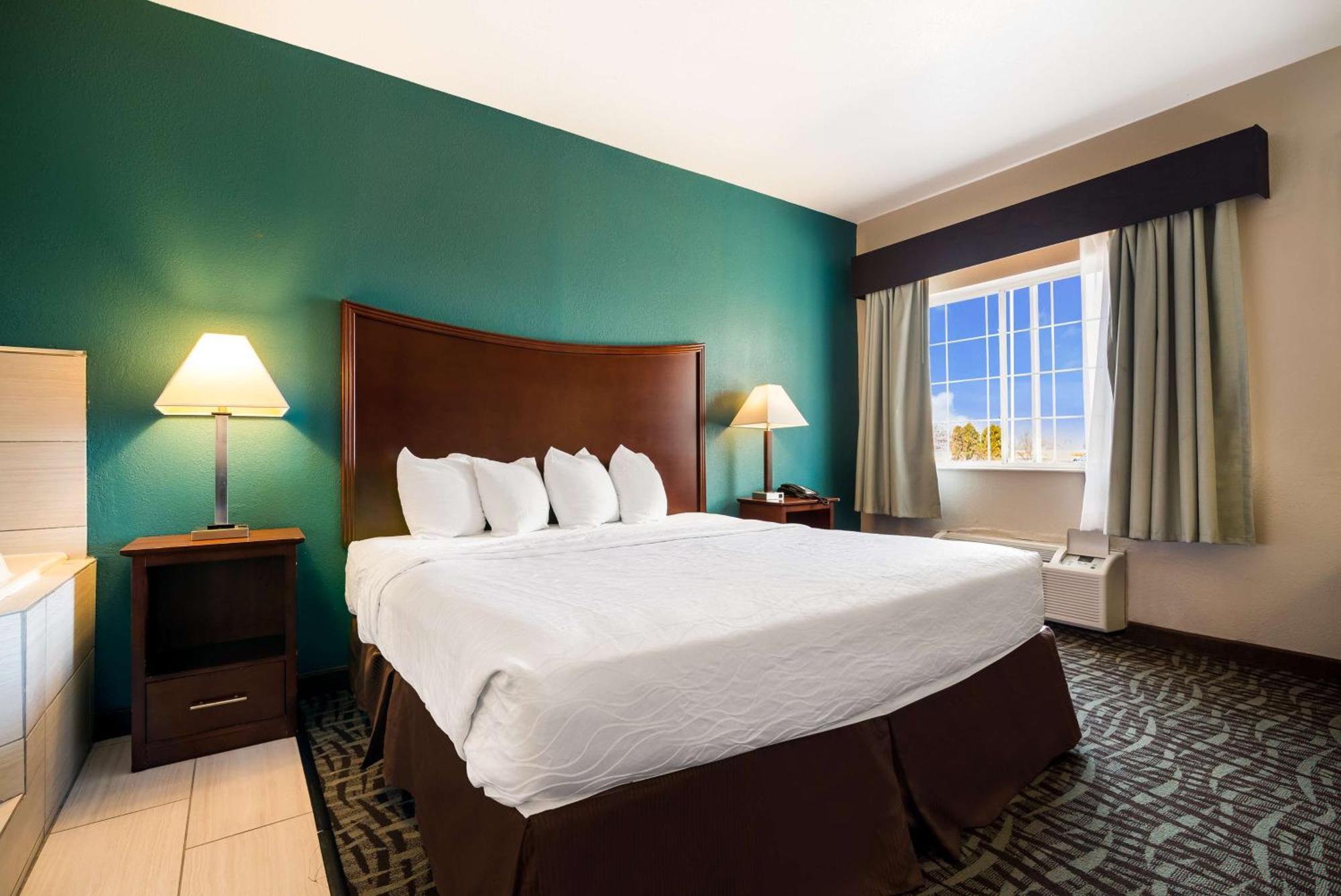 Surestay Plus Hotel By Best Western Топика Экстерьер фото