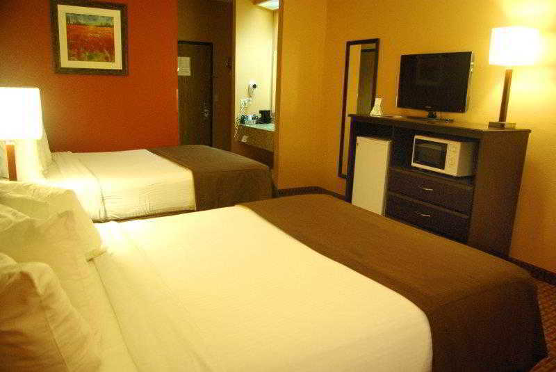 Surestay Plus Hotel By Best Western Топика Экстерьер фото