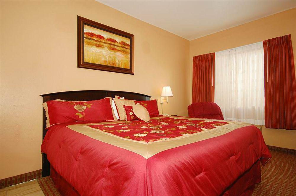 Surestay Plus Hotel By Best Western Топика Номер фото